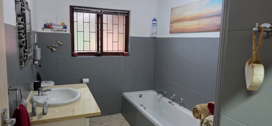 4 Bedroom Property for Sale in Umtentweni KwaZulu-Natal