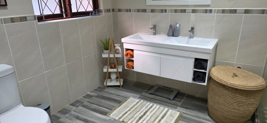 4 Bedroom Property for Sale in Umtentweni KwaZulu-Natal
