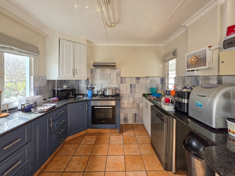 6 Bedroom Property for Sale in Southport KwaZulu-Natal