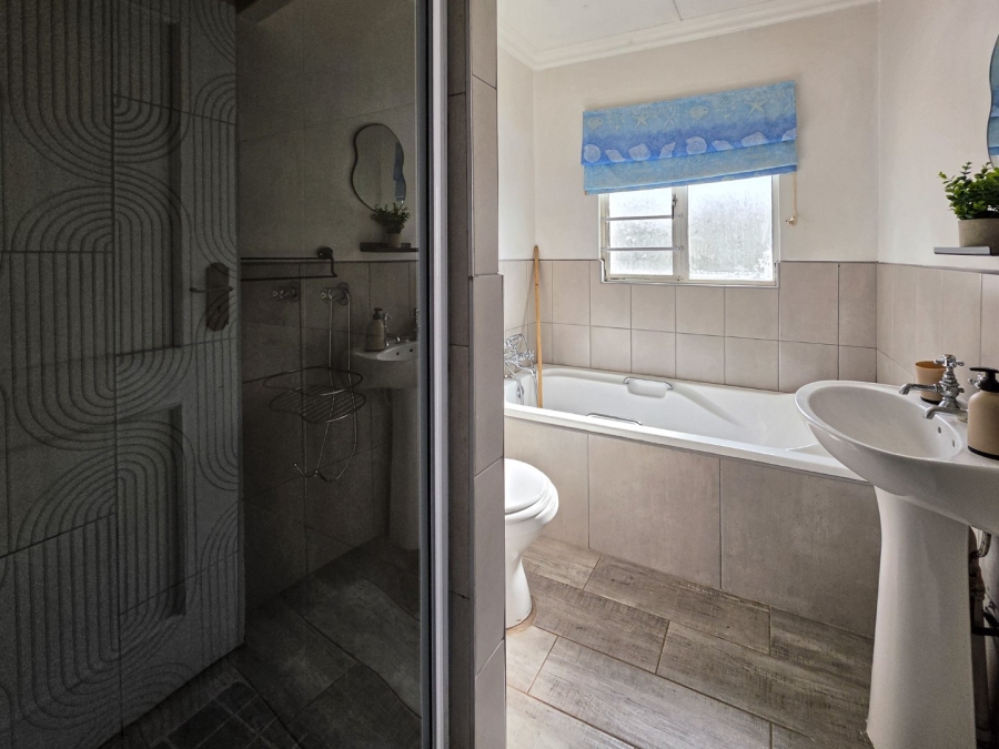 6 Bedroom Property for Sale in Southport KwaZulu-Natal