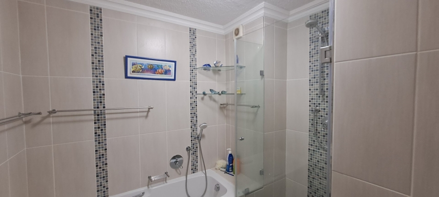  Bedroom Property for Sale in Uvongo Beach KwaZulu-Natal