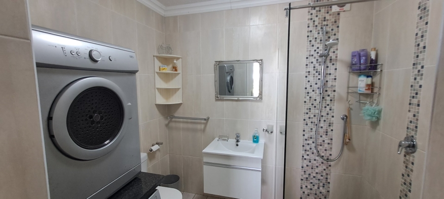  Bedroom Property for Sale in Uvongo Beach KwaZulu-Natal