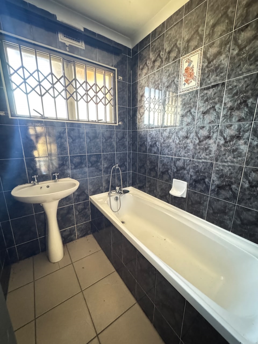 3 Bedroom Property for Sale in Riverdene KwaZulu-Natal