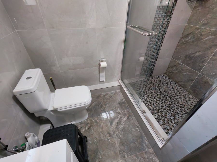 6 Bedroom Property for Sale in Highridge KwaZulu-Natal