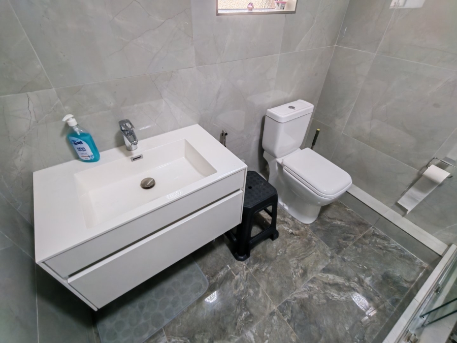 6 Bedroom Property for Sale in Highridge KwaZulu-Natal