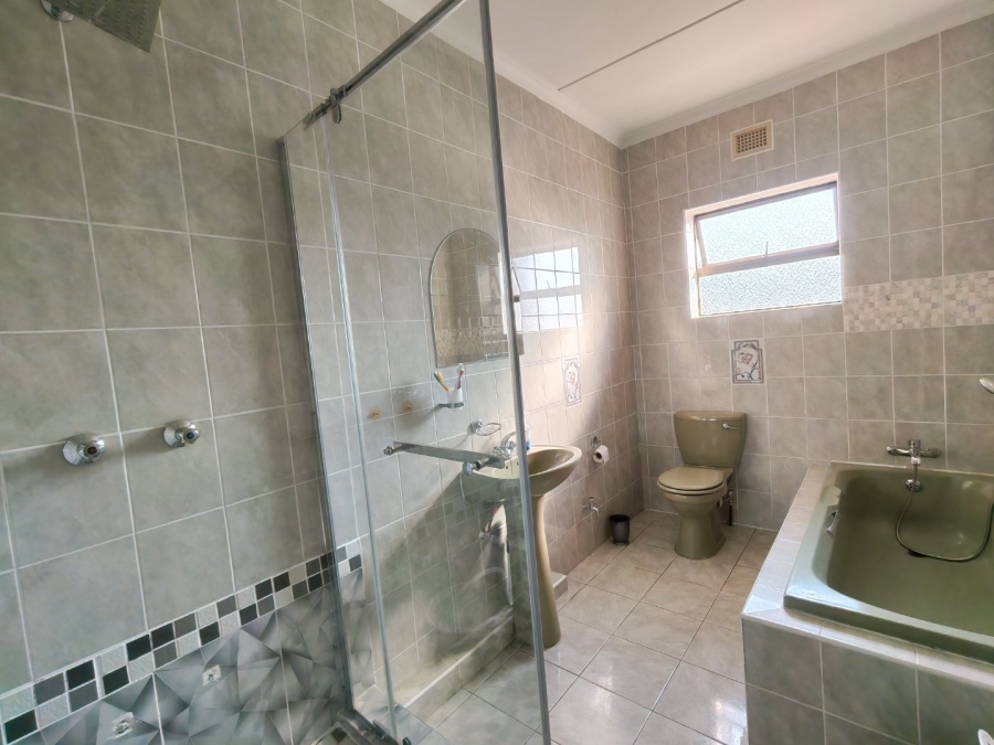 6 Bedroom Property for Sale in Highridge KwaZulu-Natal