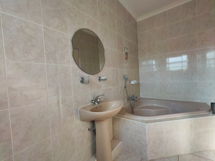 6 Bedroom Property for Sale in Highridge KwaZulu-Natal