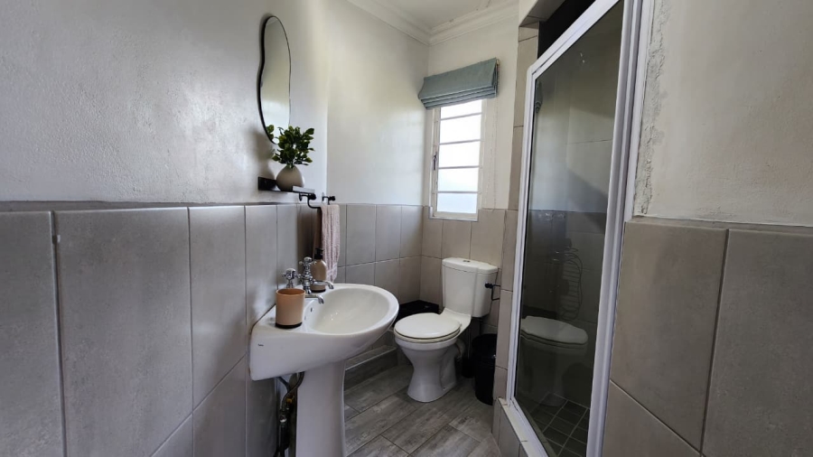 6 Bedroom Property for Sale in Southport KwaZulu-Natal