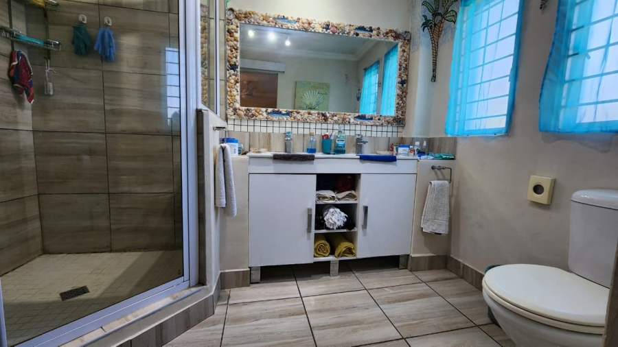 6 Bedroom Property for Sale in Southport KwaZulu-Natal