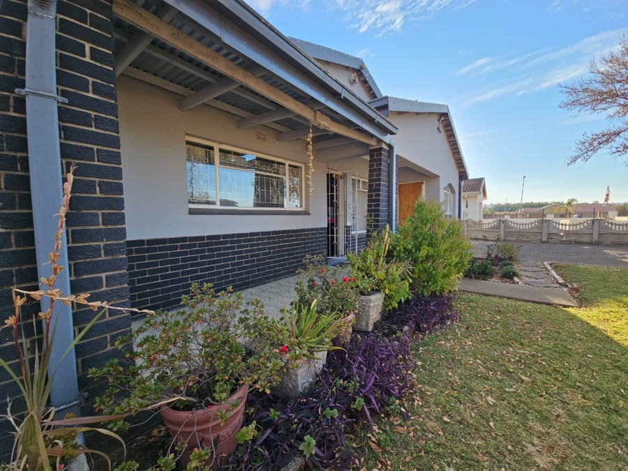 4 Bedroom Property for Sale in Lennoxton KwaZulu-Natal
