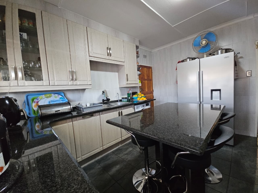 4 Bedroom Property for Sale in Lennoxton KwaZulu-Natal