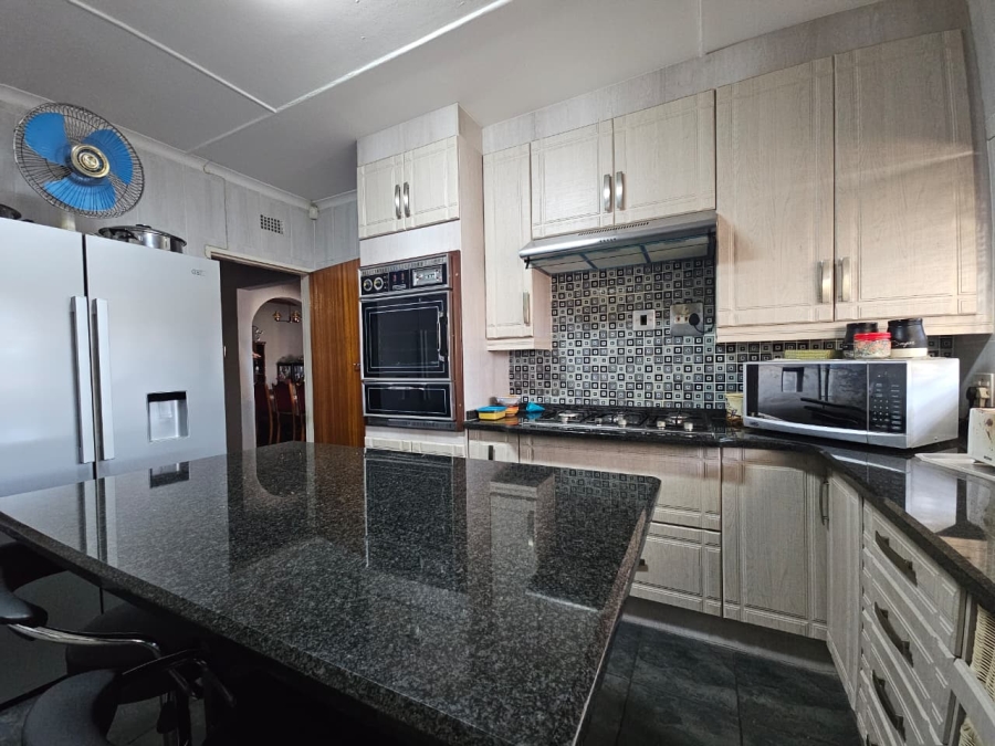 4 Bedroom Property for Sale in Lennoxton KwaZulu-Natal
