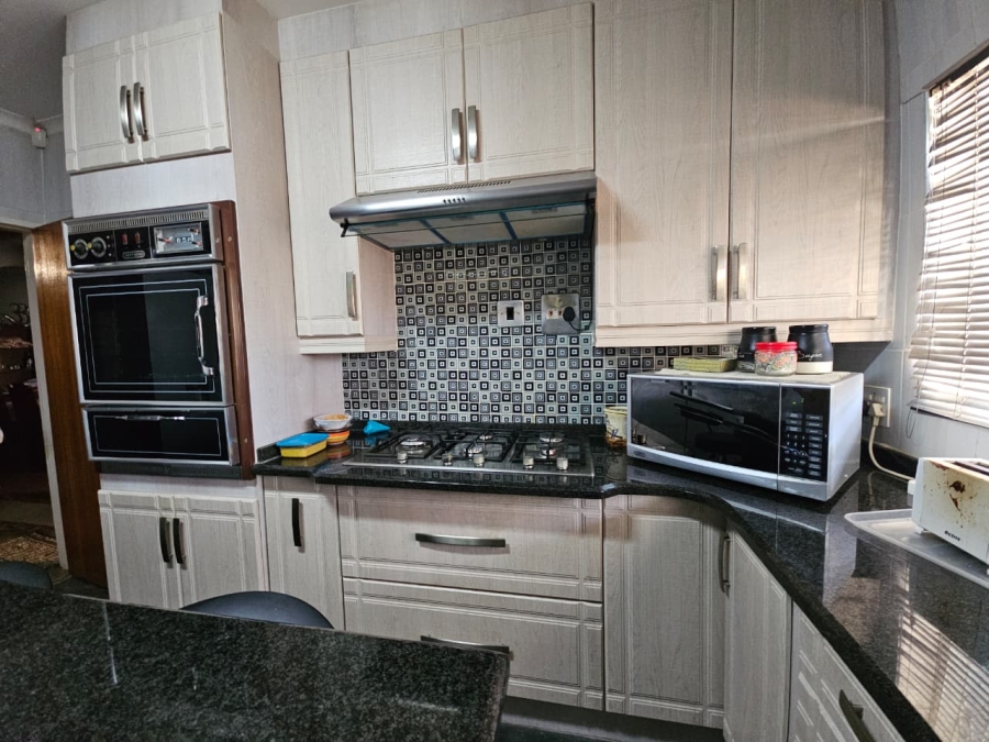 4 Bedroom Property for Sale in Lennoxton KwaZulu-Natal
