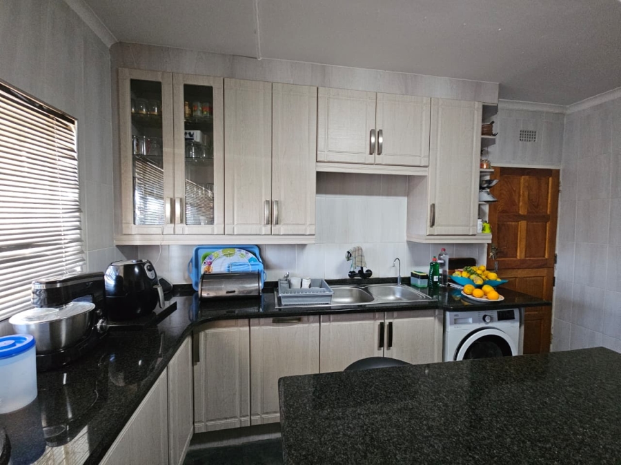 4 Bedroom Property for Sale in Lennoxton KwaZulu-Natal