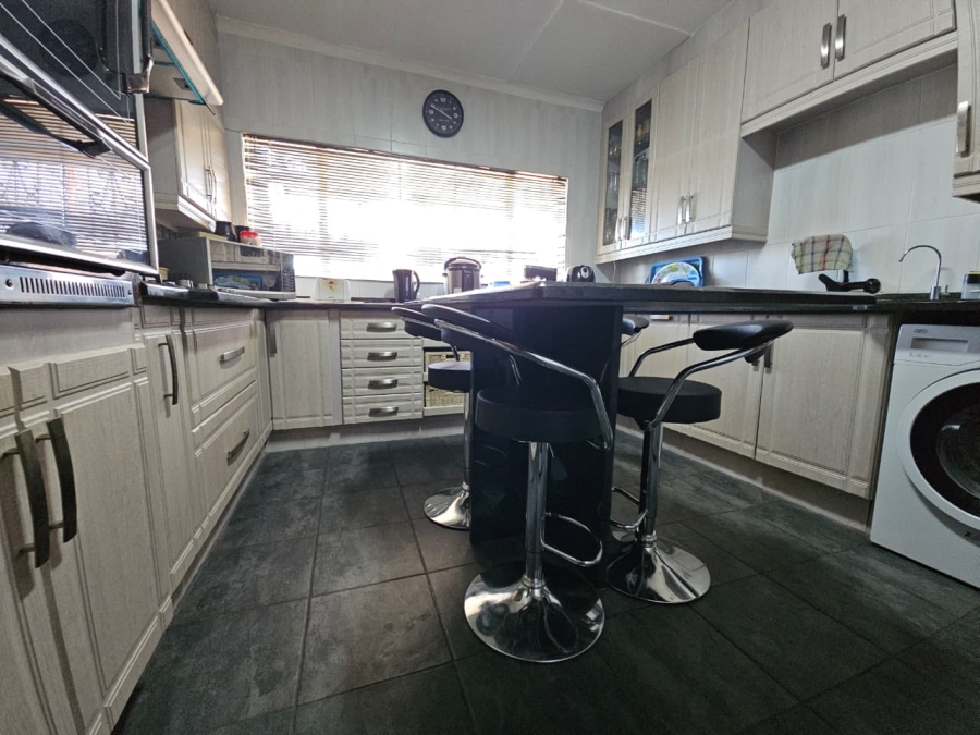 4 Bedroom Property for Sale in Lennoxton KwaZulu-Natal