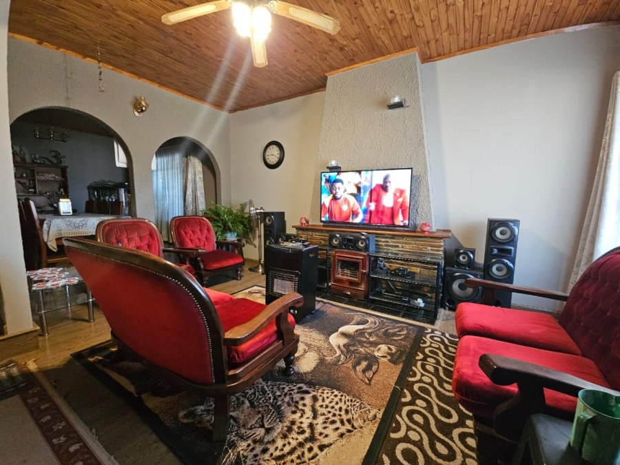 4 Bedroom Property for Sale in Lennoxton KwaZulu-Natal