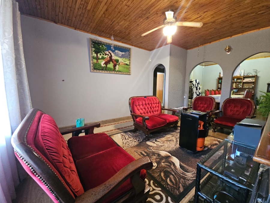 4 Bedroom Property for Sale in Lennoxton KwaZulu-Natal