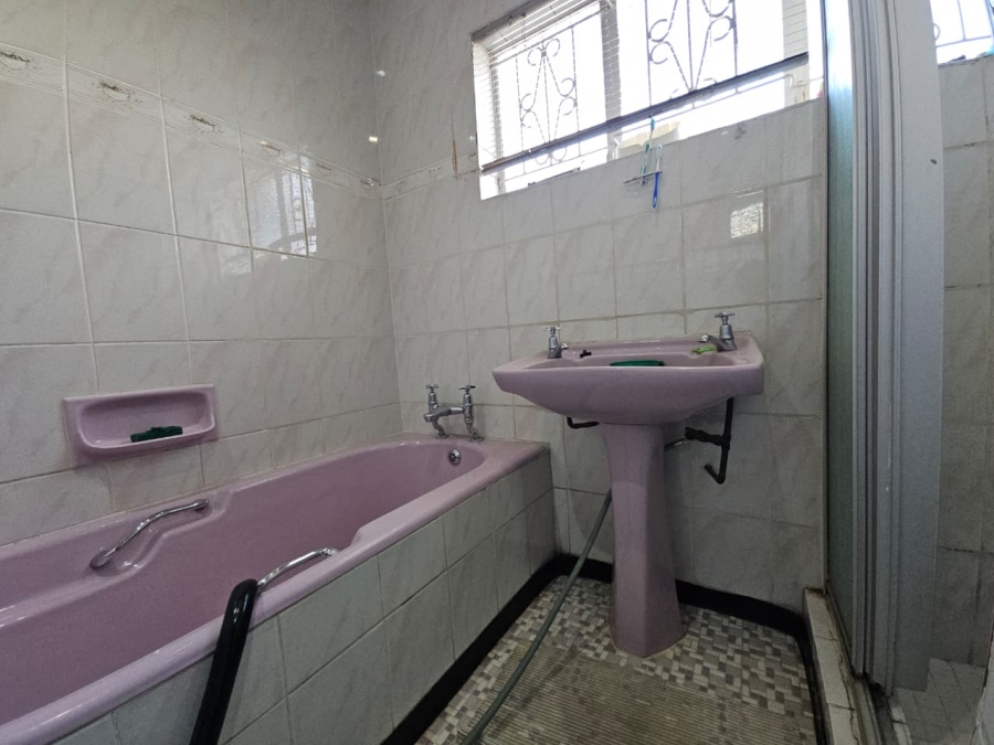 4 Bedroom Property for Sale in Lennoxton KwaZulu-Natal