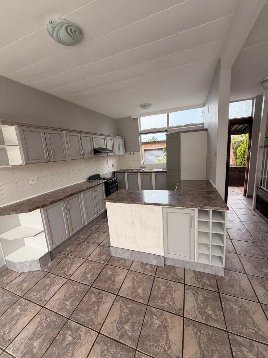 2 Bedroom Property for Sale in Huttenheights KwaZulu-Natal