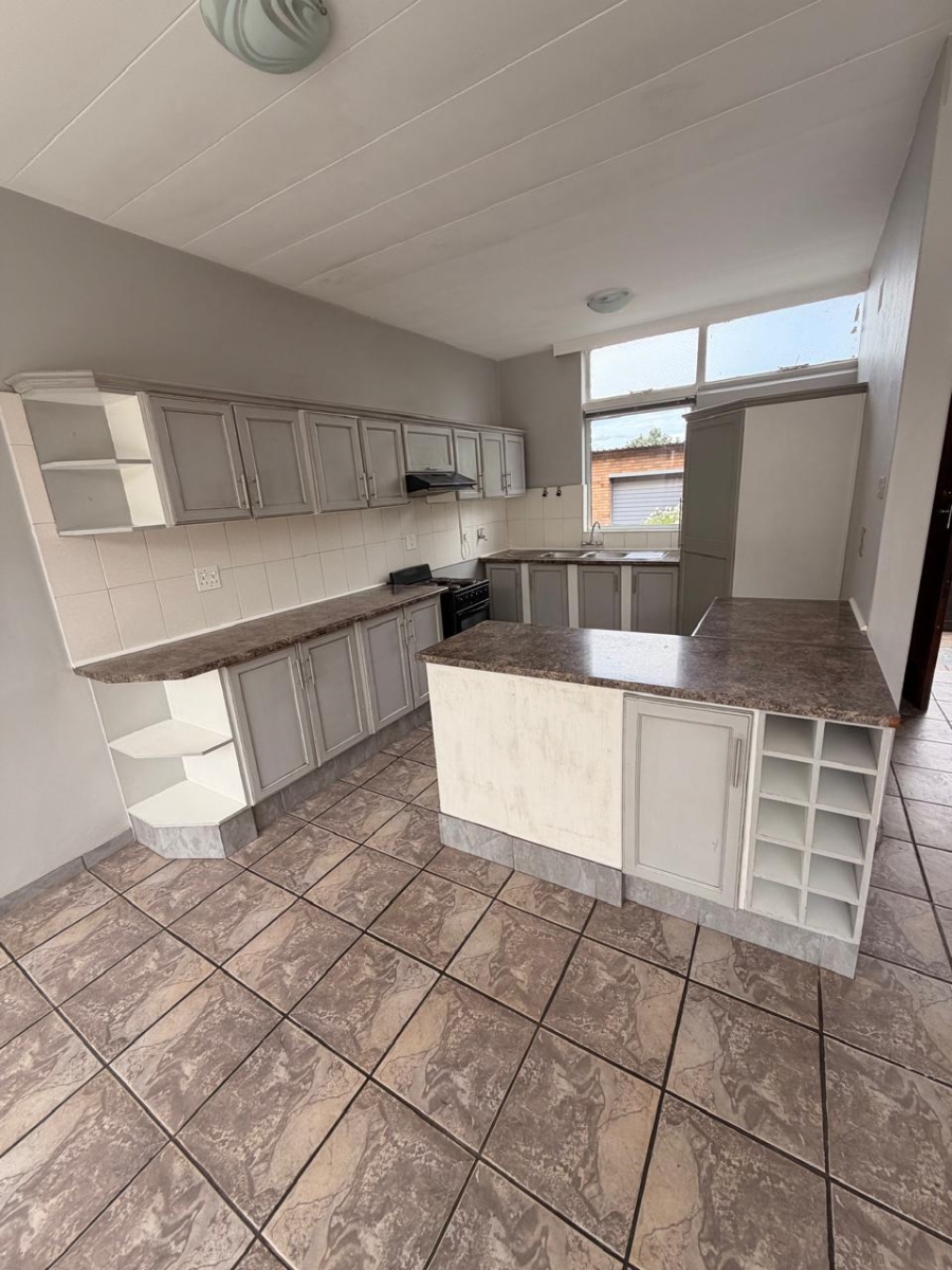 2 Bedroom Property for Sale in Huttenheights KwaZulu-Natal