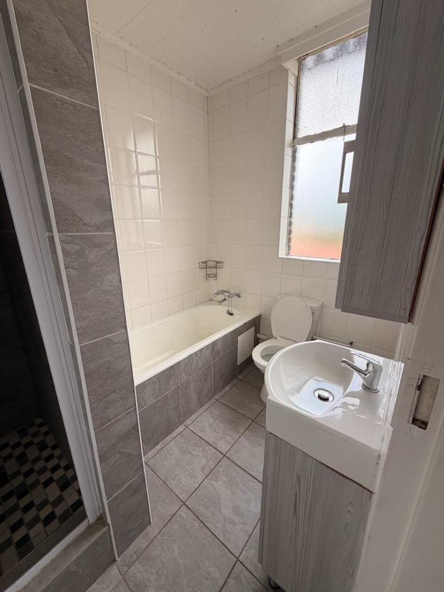 2 Bedroom Property for Sale in Huttenheights KwaZulu-Natal