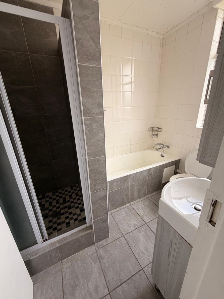2 Bedroom Property for Sale in Huttenheights KwaZulu-Natal