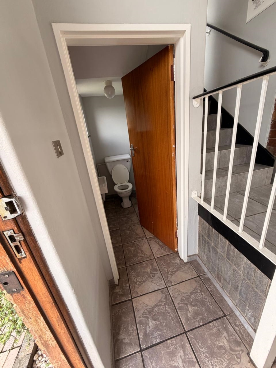 2 Bedroom Property for Sale in Huttenheights KwaZulu-Natal