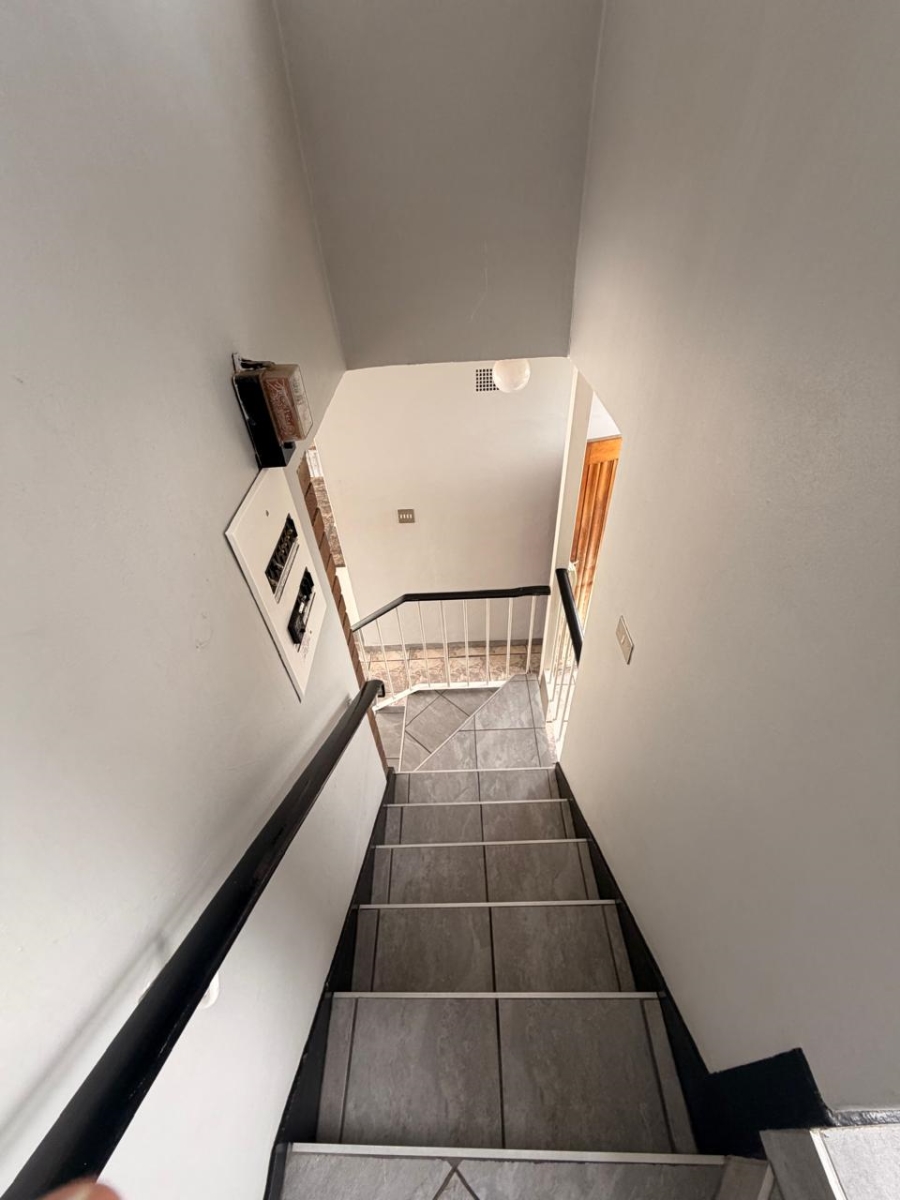 2 Bedroom Property for Sale in Huttenheights KwaZulu-Natal