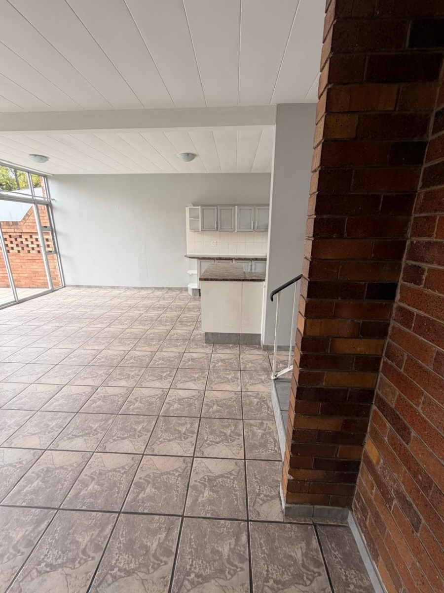 2 Bedroom Property for Sale in Huttenheights KwaZulu-Natal