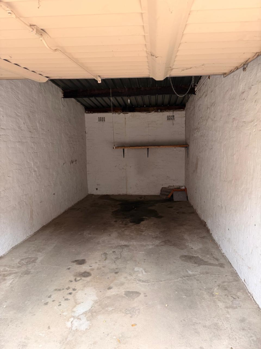 2 Bedroom Property for Sale in Huttenheights KwaZulu-Natal
