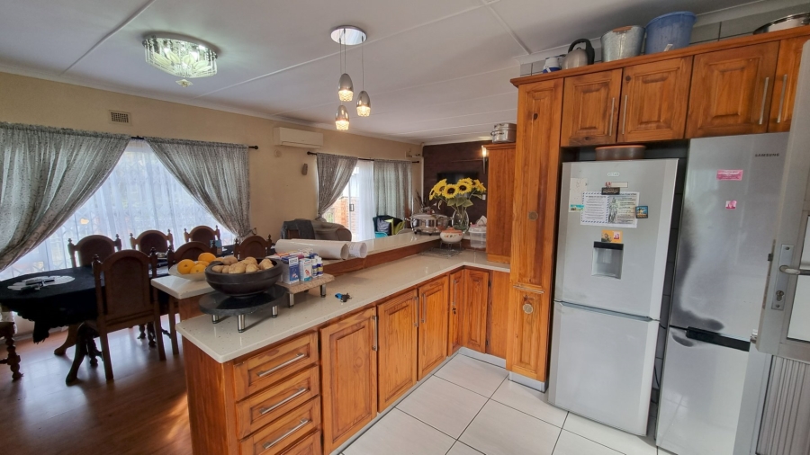 6 Bedroom Property for Sale in Leisure Bay KwaZulu-Natal