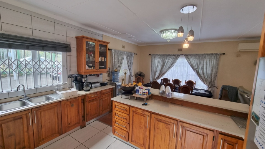 6 Bedroom Property for Sale in Leisure Bay KwaZulu-Natal