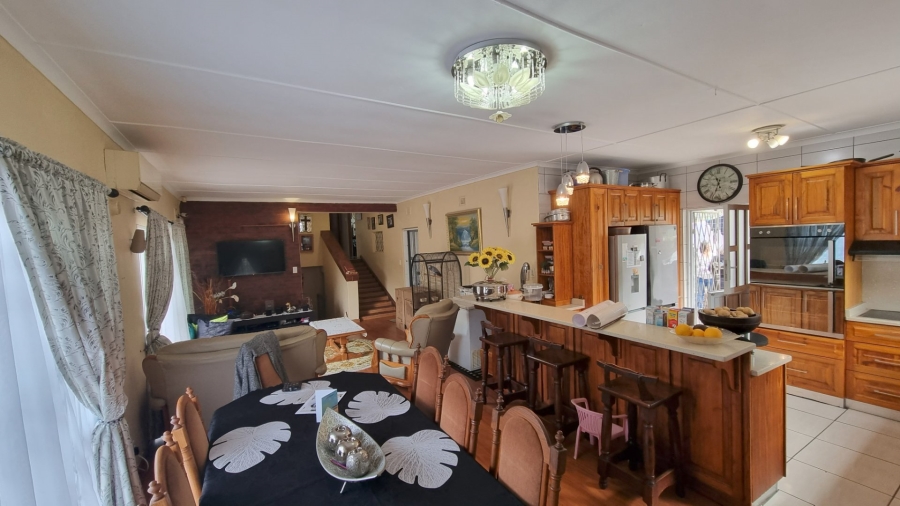 6 Bedroom Property for Sale in Leisure Bay KwaZulu-Natal