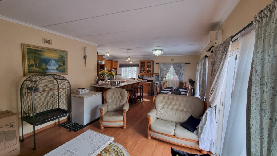 6 Bedroom Property for Sale in Leisure Bay KwaZulu-Natal