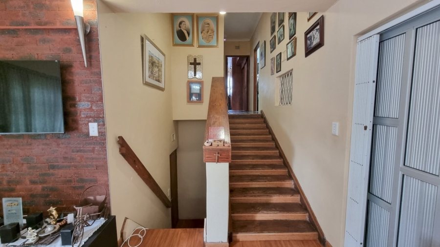 6 Bedroom Property for Sale in Leisure Bay KwaZulu-Natal
