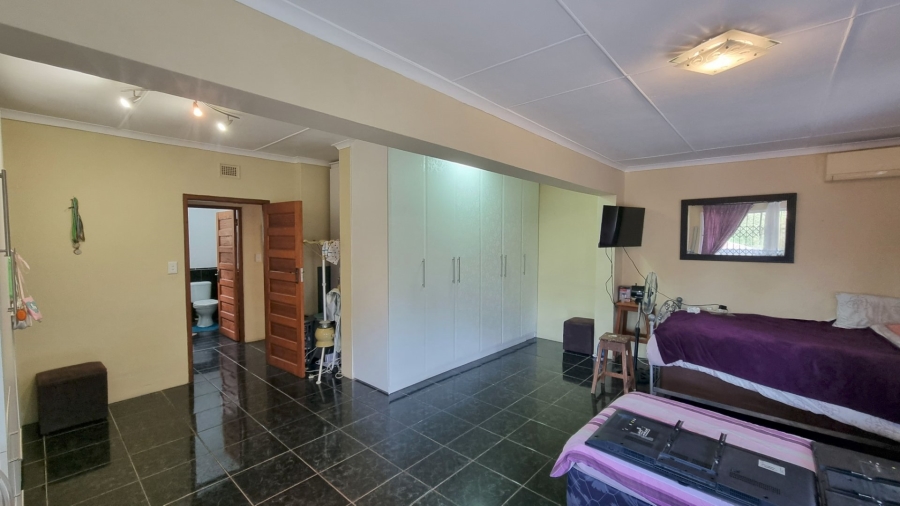 6 Bedroom Property for Sale in Leisure Bay KwaZulu-Natal