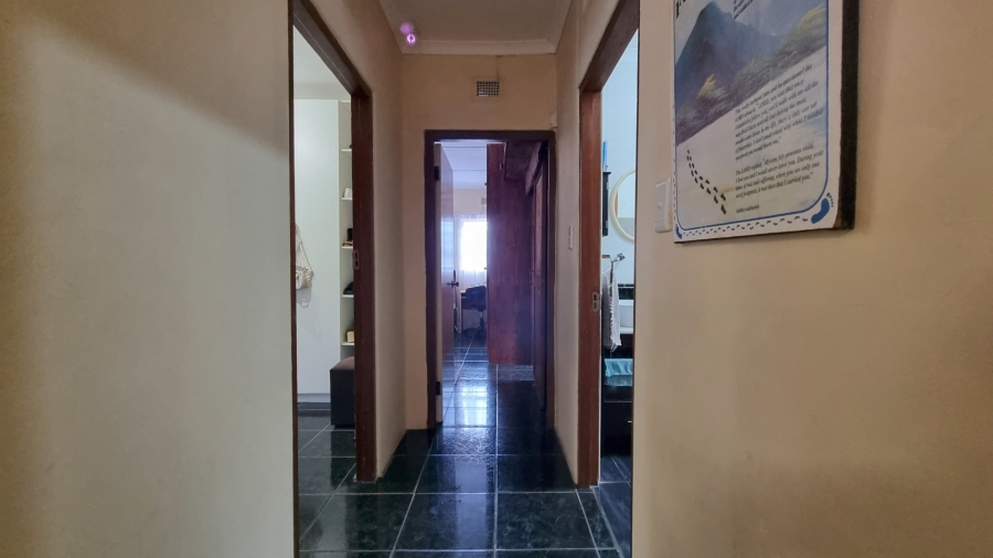 6 Bedroom Property for Sale in Leisure Bay KwaZulu-Natal