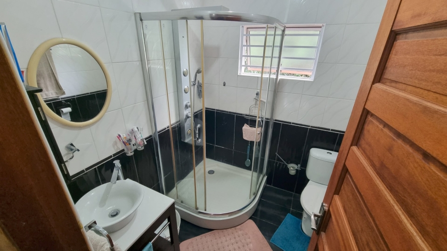 6 Bedroom Property for Sale in Leisure Bay KwaZulu-Natal
