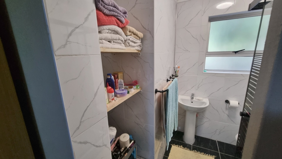 6 Bedroom Property for Sale in Leisure Bay KwaZulu-Natal