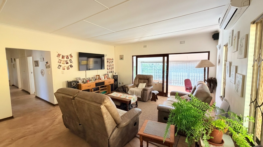 3 Bedroom Property for Sale in Uvongo KwaZulu-Natal
