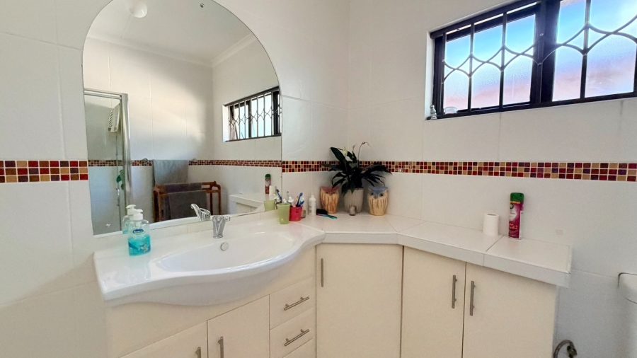 3 Bedroom Property for Sale in Uvongo KwaZulu-Natal