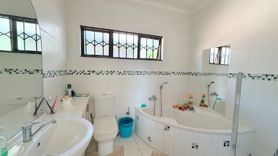 3 Bedroom Property for Sale in Uvongo KwaZulu-Natal