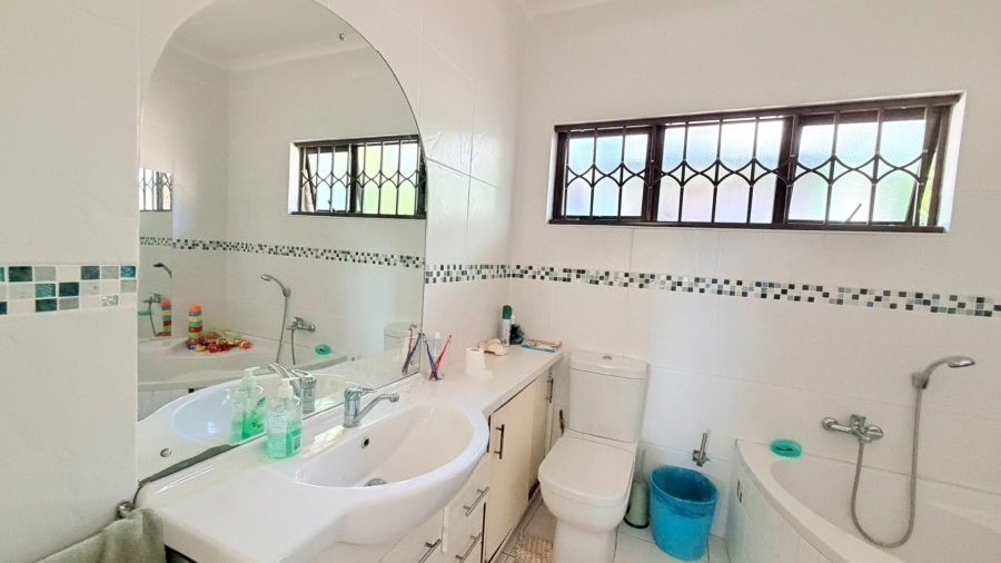 3 Bedroom Property for Sale in Uvongo KwaZulu-Natal