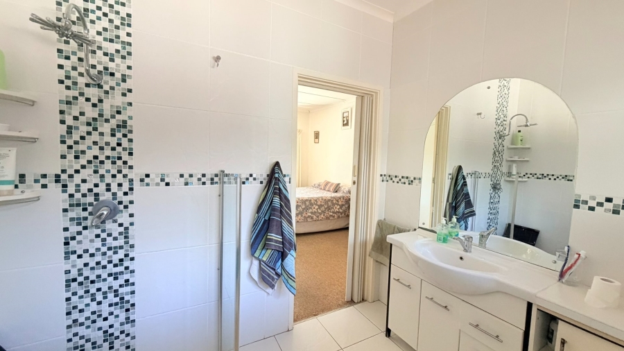 3 Bedroom Property for Sale in Uvongo KwaZulu-Natal