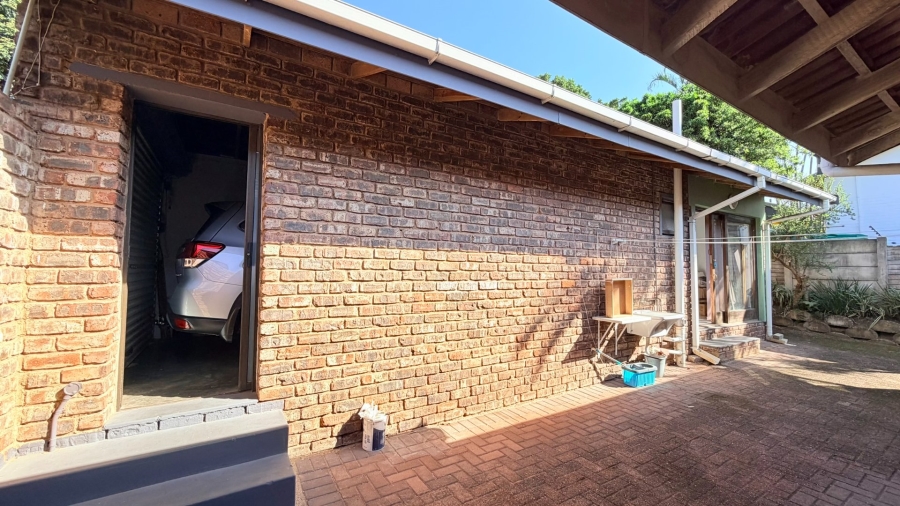 3 Bedroom Property for Sale in Uvongo KwaZulu-Natal