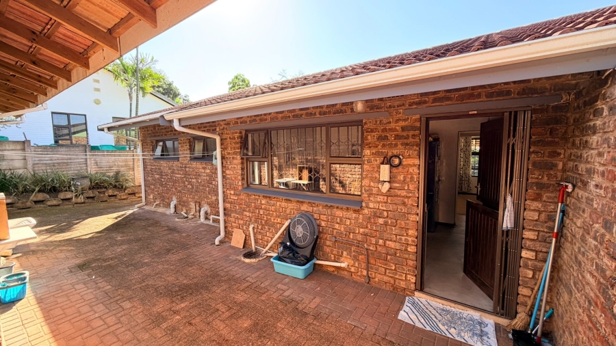 3 Bedroom Property for Sale in Uvongo KwaZulu-Natal