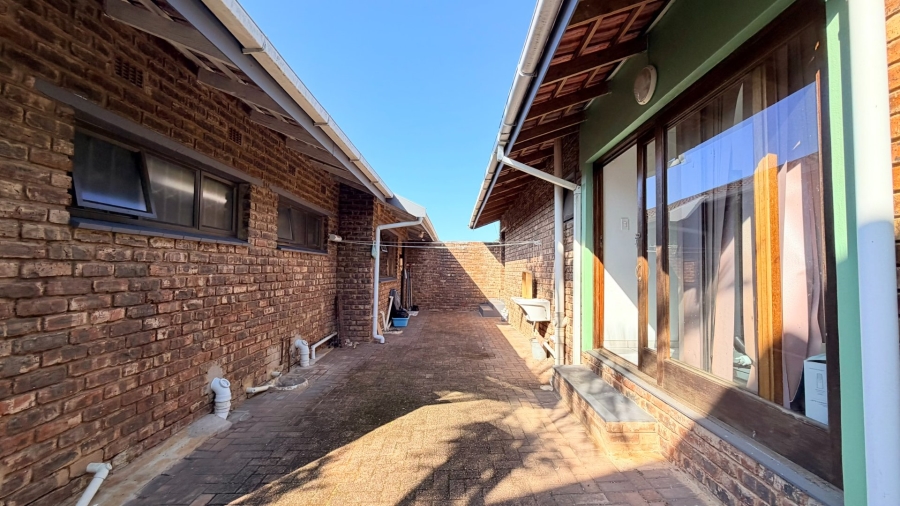 3 Bedroom Property for Sale in Uvongo KwaZulu-Natal