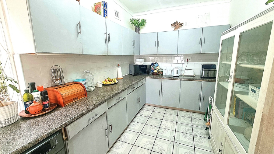 5 Bedroom Property for Sale in Sea Park KwaZulu-Natal
