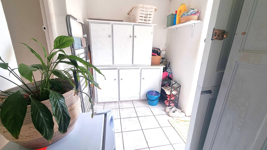 5 Bedroom Property for Sale in Sea Park KwaZulu-Natal