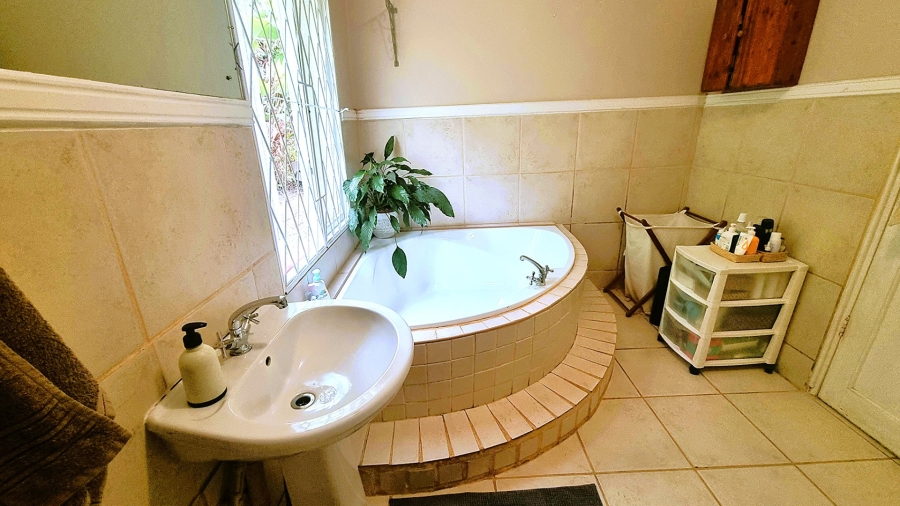 5 Bedroom Property for Sale in Sea Park KwaZulu-Natal